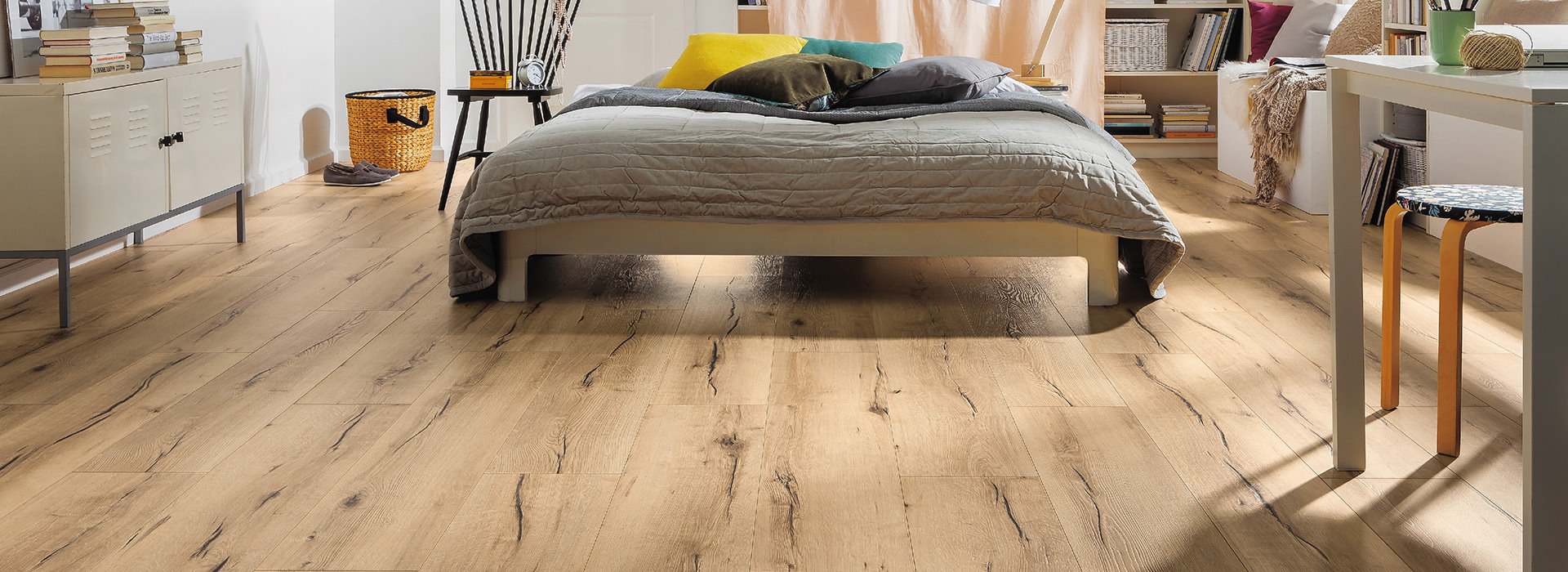 Ламинат Haro Tritty 100 Campus 4V Дуб Италика Крем 532060 1282×243×8 фото в интерьере